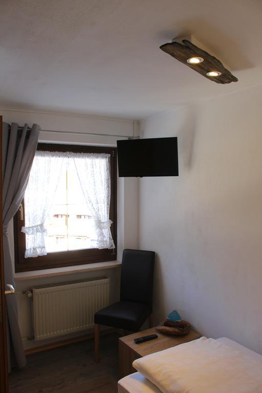 Zimmer 1 - Einzelzimmer mit Dusche/WC